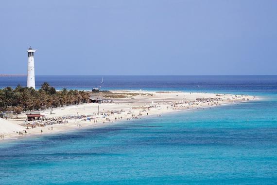 Arena entre los dedos  - Playas de Fuerteventura